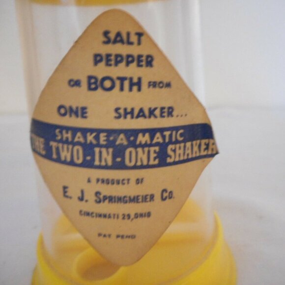 Vintage Yellow Plastic all in one Salt & Pepper - Picture 5 of 6
